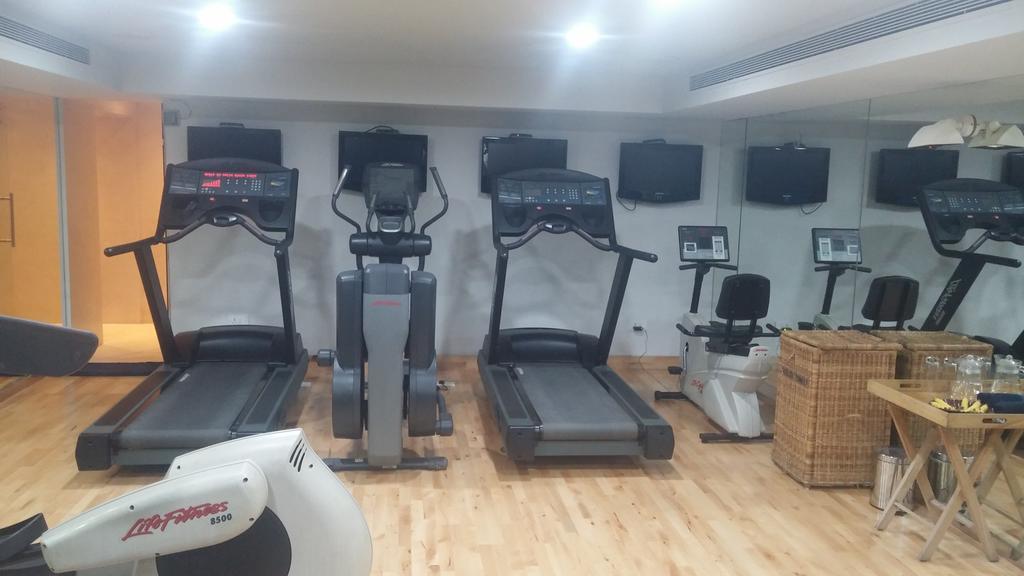 The Park Bangalore, Mg Road Εξωτερικό φωτογραφία A Life Fitness gym