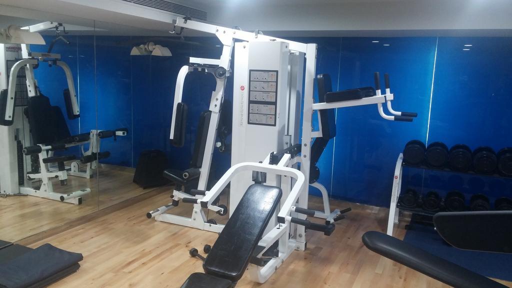 The Park Bangalore, Mg Road Εξωτερικό φωτογραφία A leg press machine