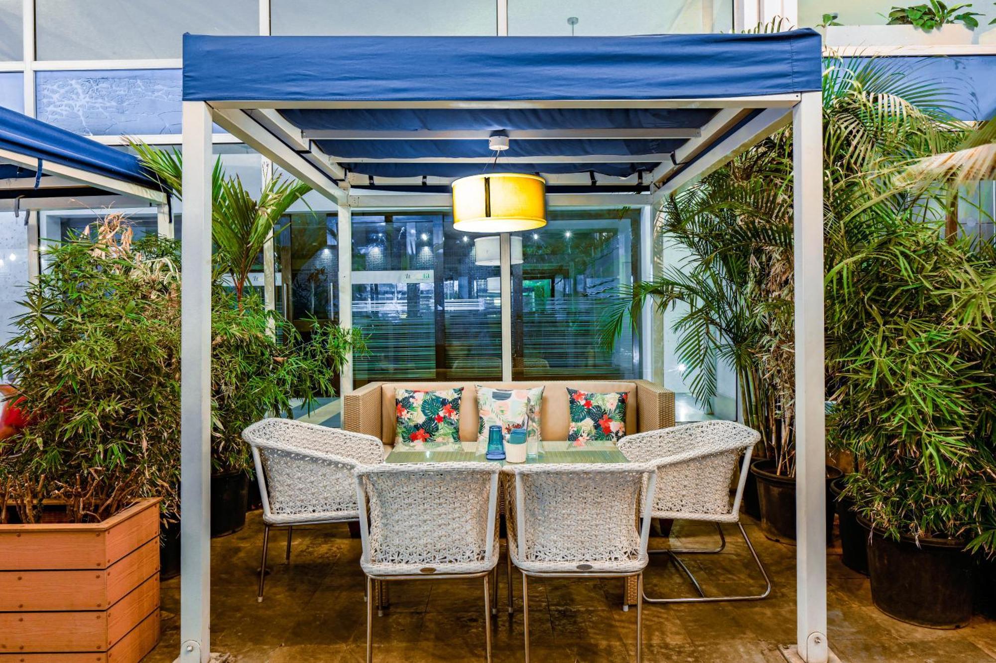 The Park Bangalore, Mg Road Εξωτερικό φωτογραφία A pergola in a restaurant