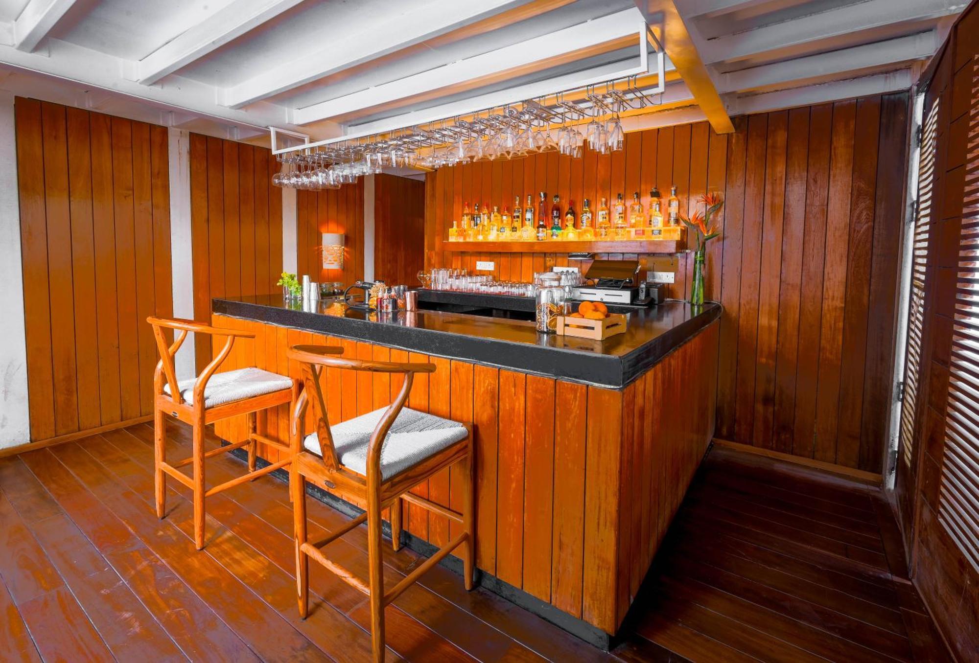 The Park Bangalore, Mg Road Εξωτερικό φωτογραφία The bar on board