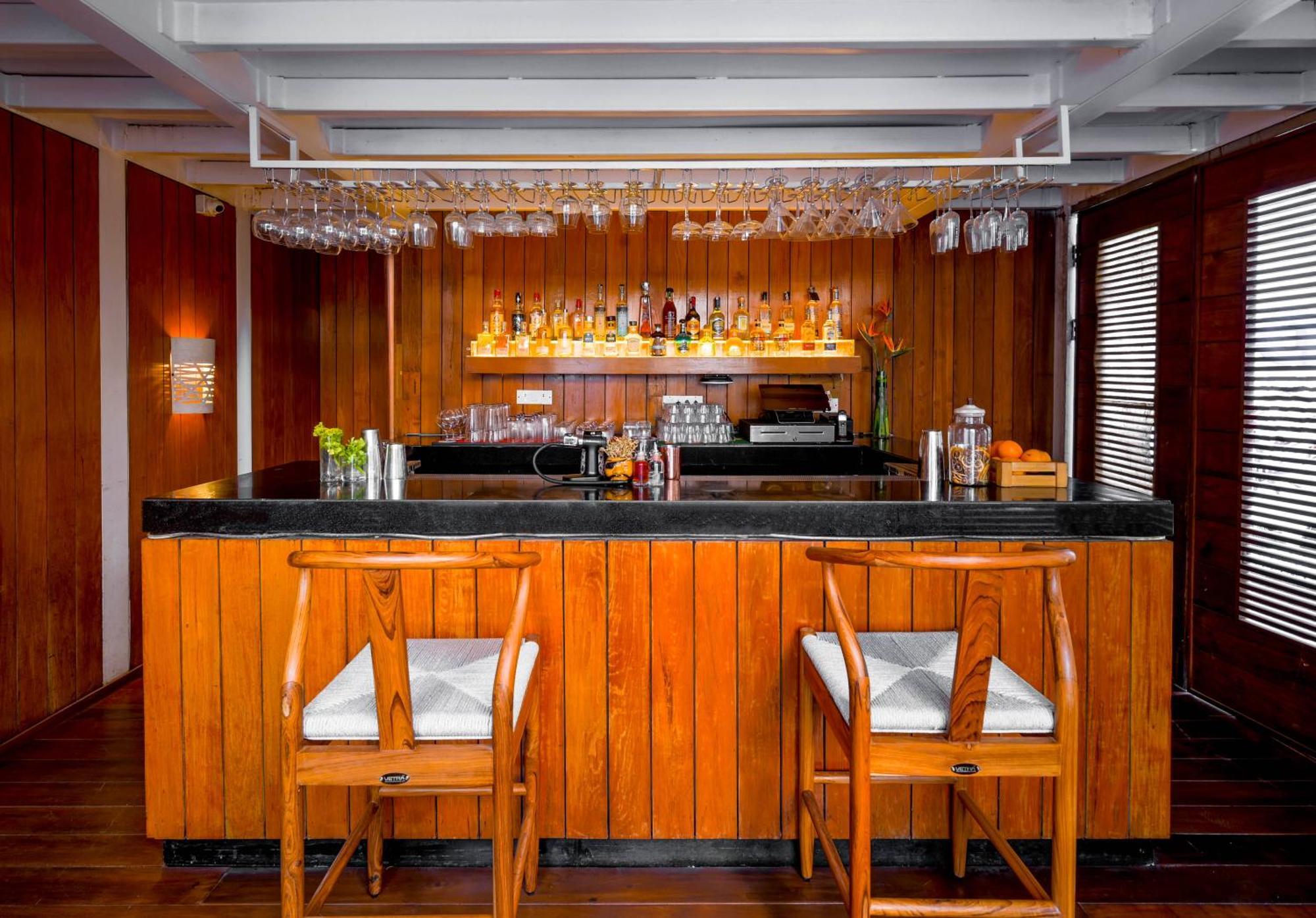 The Park Bangalore, Mg Road Εξωτερικό φωτογραφία The bar at the Taj Bengal