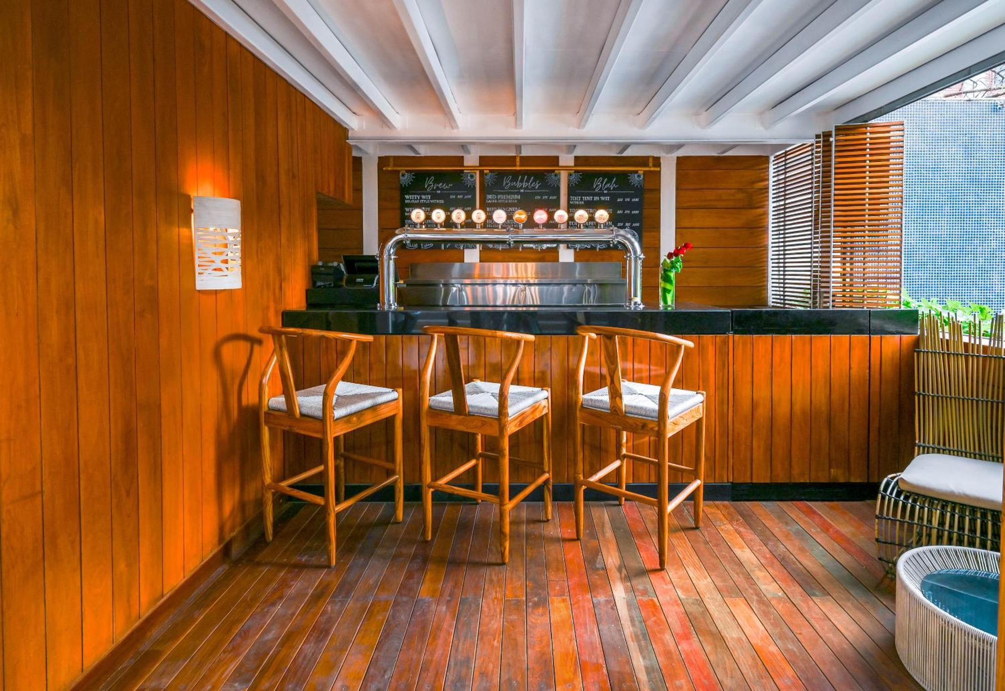 The Park Bangalore, Mg Road Εξωτερικό φωτογραφία The bar at the 19th floor