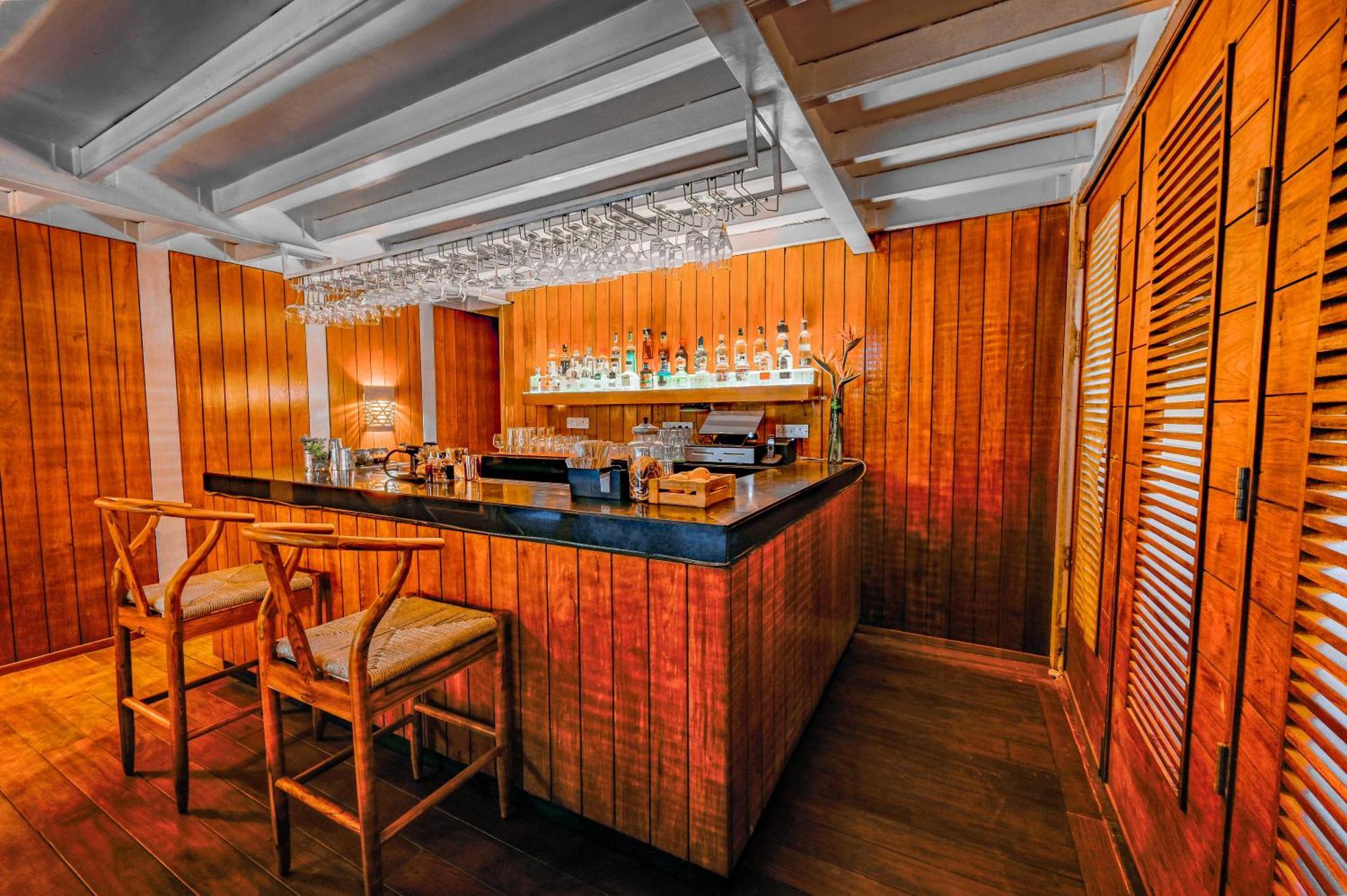 The Park Bangalore, Mg Road Εξωτερικό φωτογραφία The bar at the 1960 Club