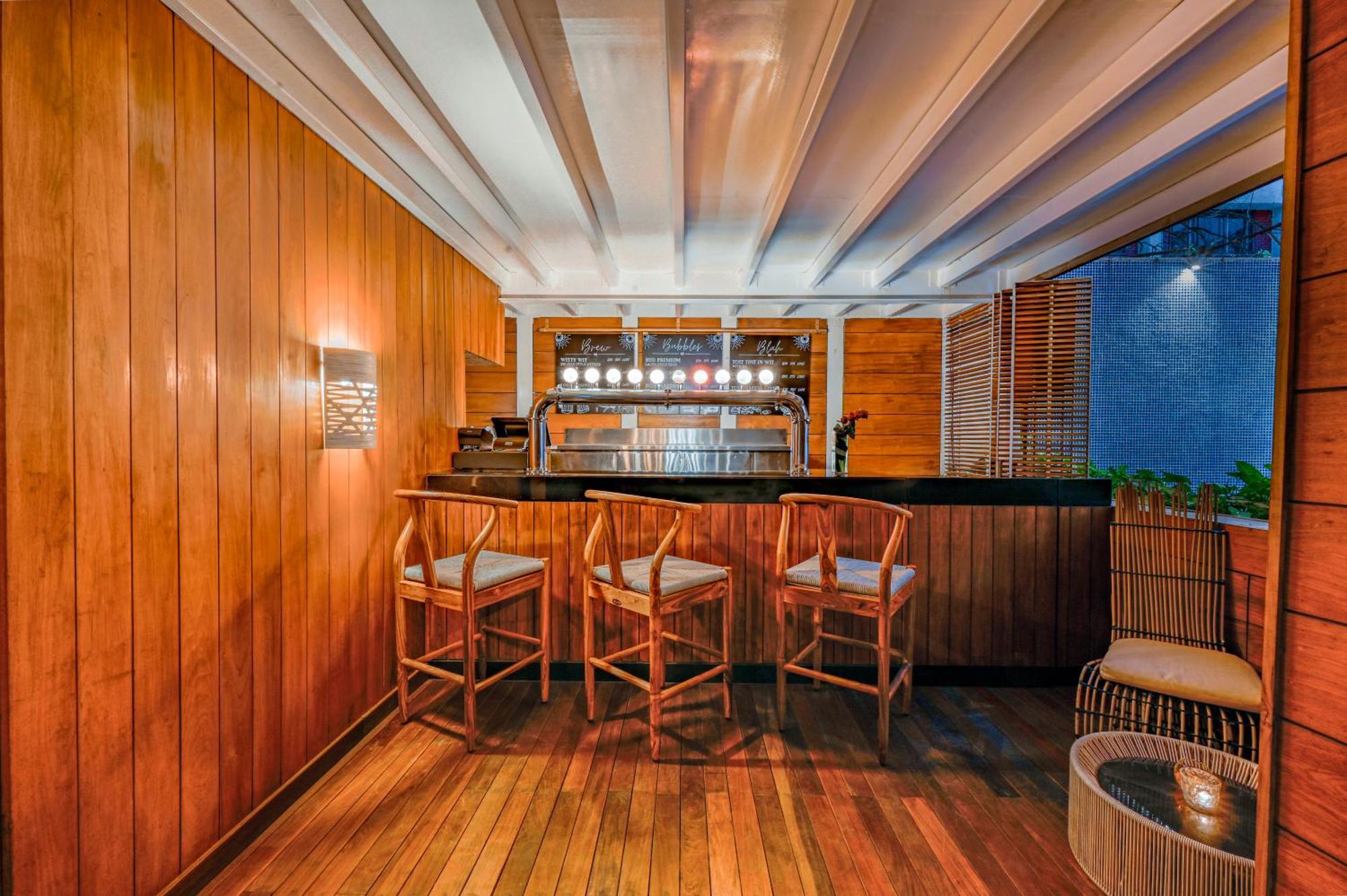 The Park Bangalore, Mg Road Εξωτερικό φωτογραφία The bar at the 19th floor