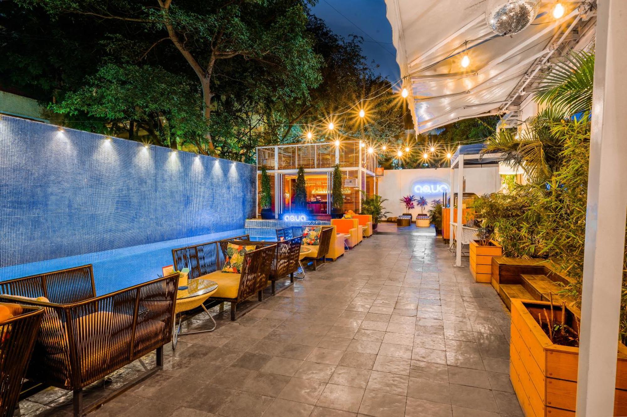 The Park Bangalore, Mg Road Εξωτερικό φωτογραφία The restaurant's outdoor seating area
