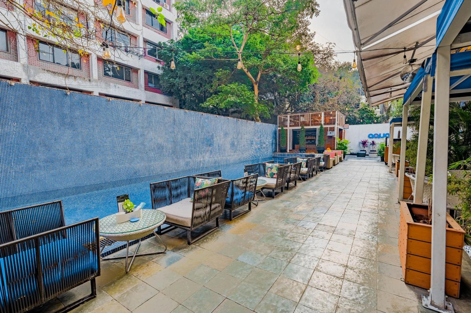 The Park Bangalore, Mg Road Εξωτερικό φωτογραφία The outdoor seating area of the restaurant