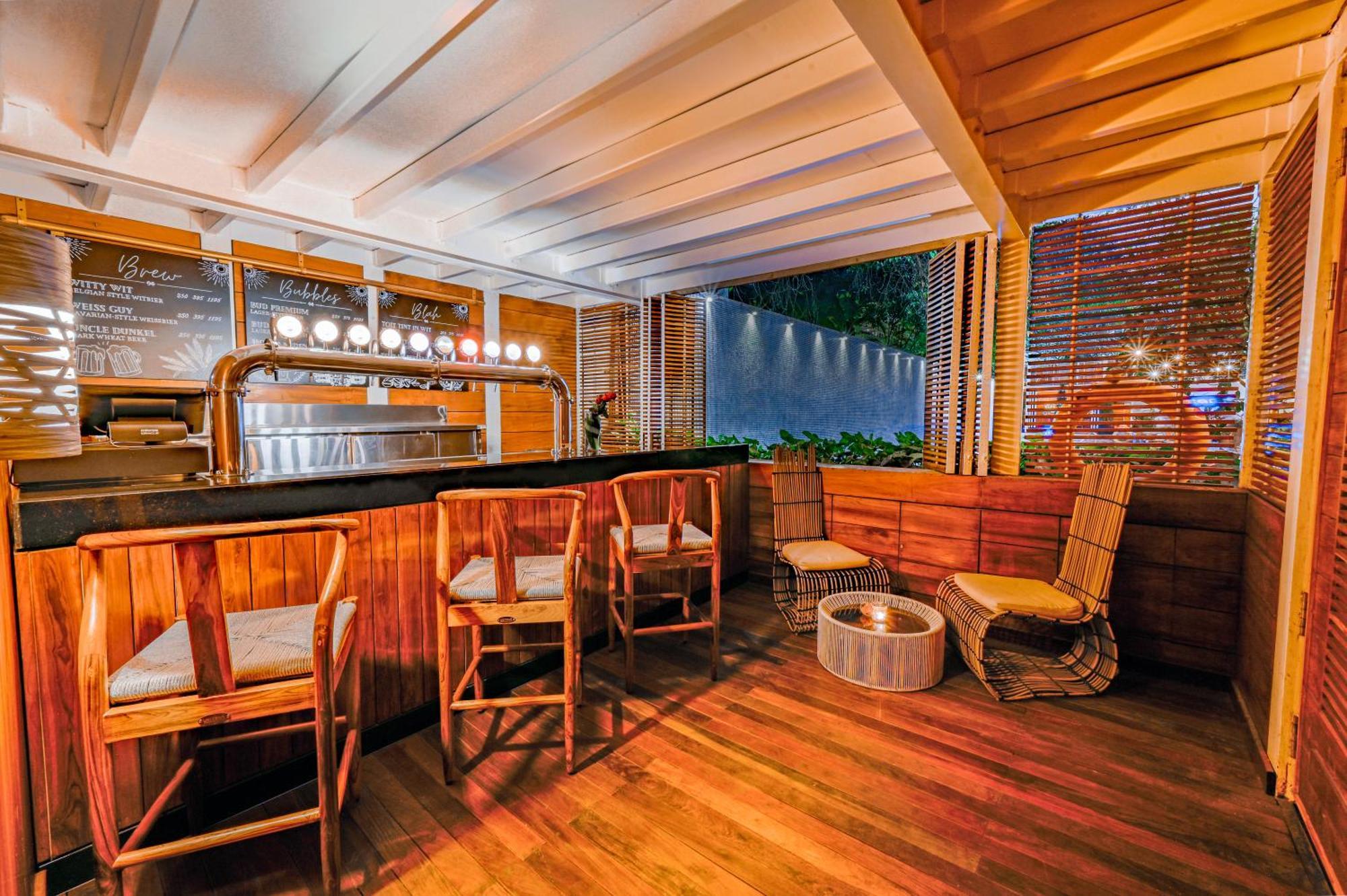 The Park Bangalore, Mg Road Εξωτερικό φωτογραφία The bar at the 101 bar