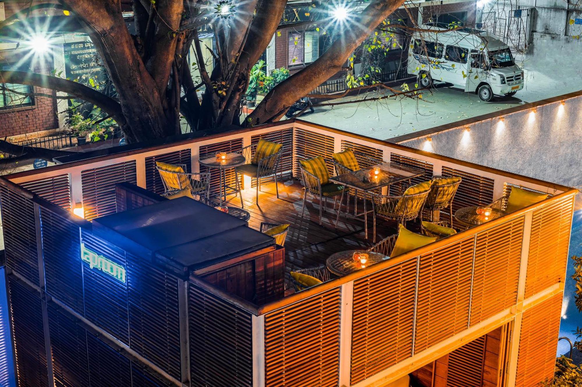 The Park Bangalore, Mg Road Εξωτερικό φωτογραφία The patio at the restaurant